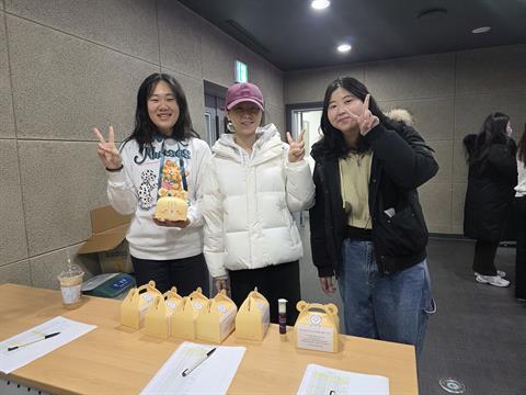 4학년선배들의 국가고시 응원선물증정