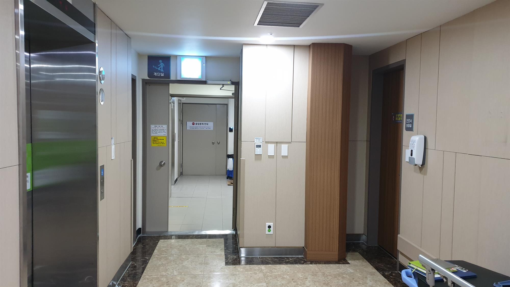 13층 여학생탈의실_엘레베이터 7호기 맞은편.jpg